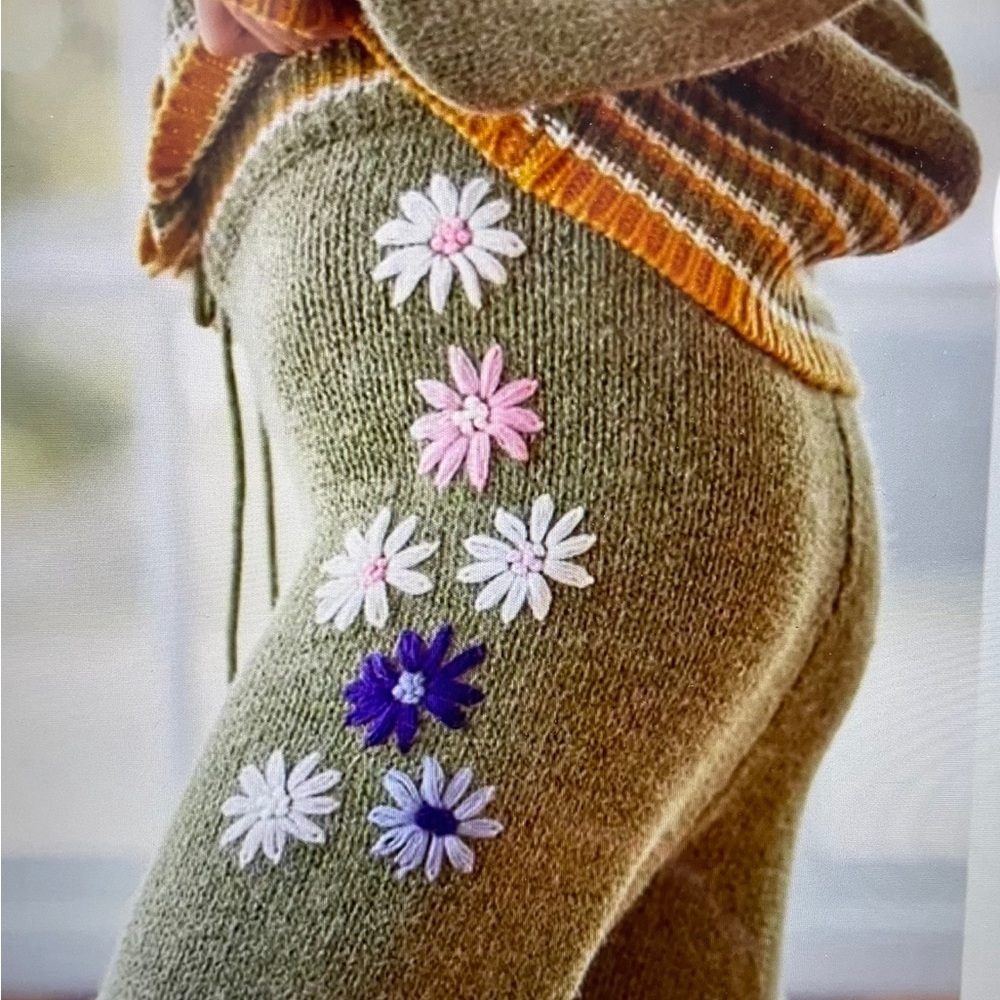 RAGA Olive Cropped Pants with Floral Accents